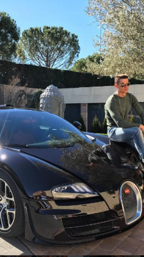 Cristiano Ronaldo e o seu bugatti