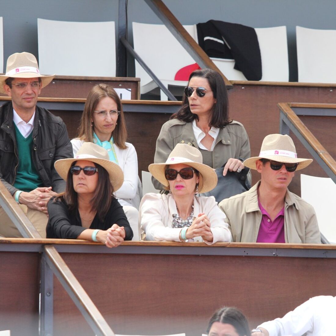 Vitor Gonçalves e José Rodrigues dos Santos assistem ao jogo com as famílias