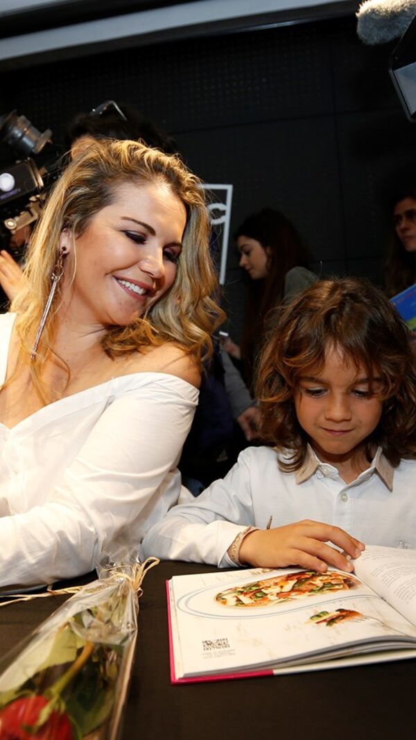 Katia Aveiro, Dolores Aveiro