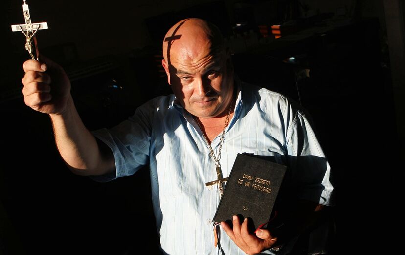 EXCLUSIVO: Bruxo de Fafe fez um ritual para curar André Ventura e mostra  tudo. Veja o vídeo - Estrelas - TVGUIA