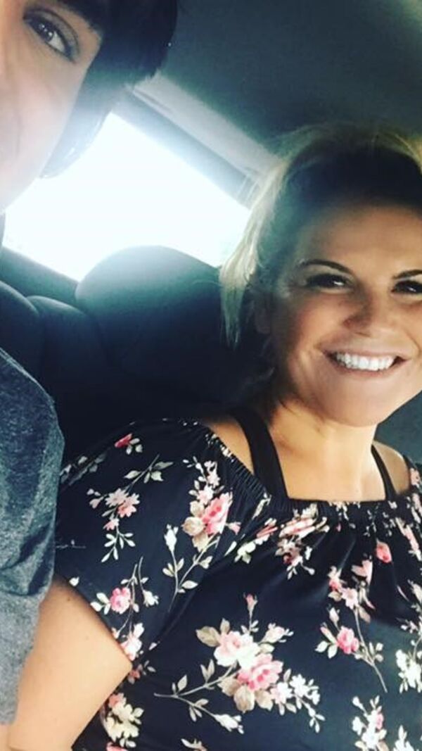 Katia Aveiro e os filhos