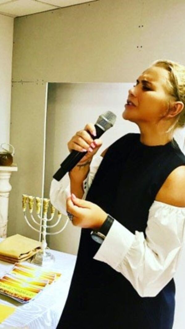 Katia Aveiro, Cristiano Ronaldo, cantora, igreja evangélica, religião