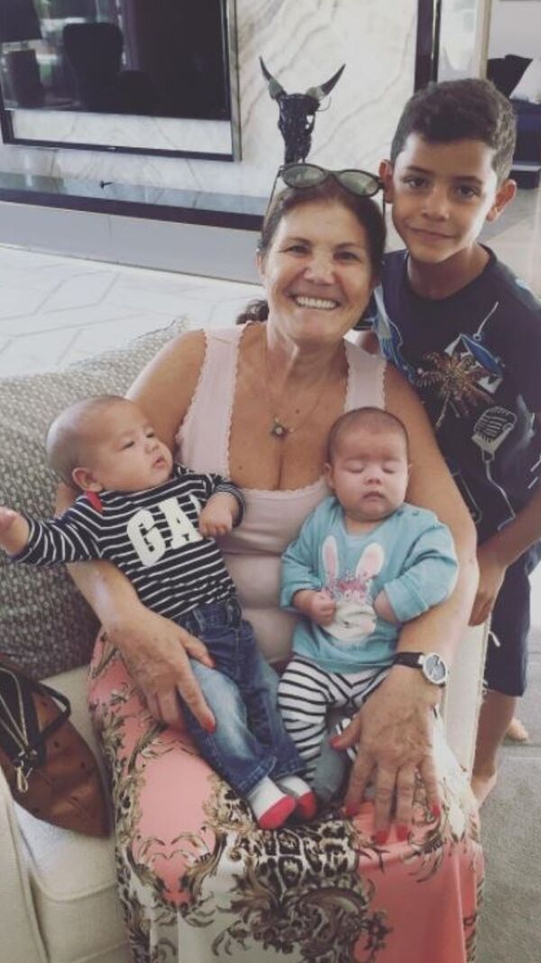 Dolores Aveiro mata saudades dos netos