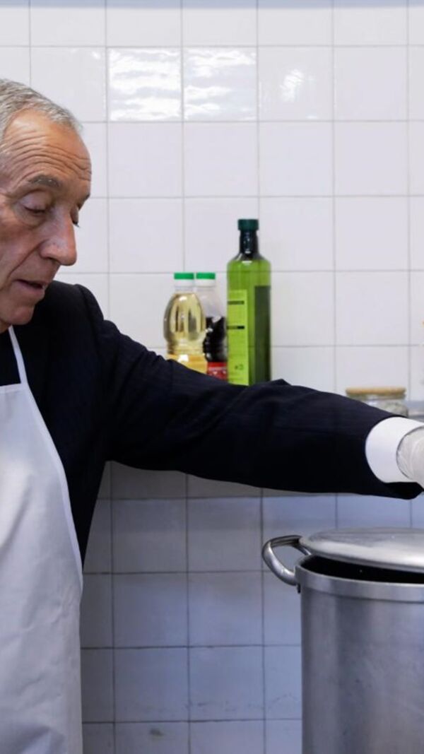 Marcelo passa noite de S. Marinho na rua com os sem-abrigo