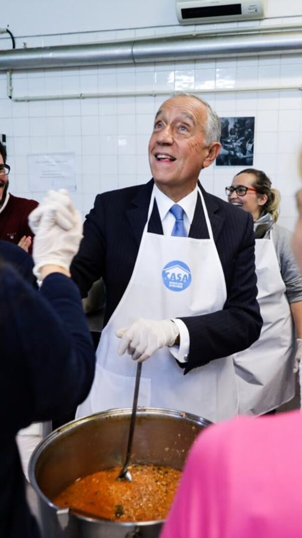 Marcelo passa noite de S. Marinho na rua com os sem-abrigo