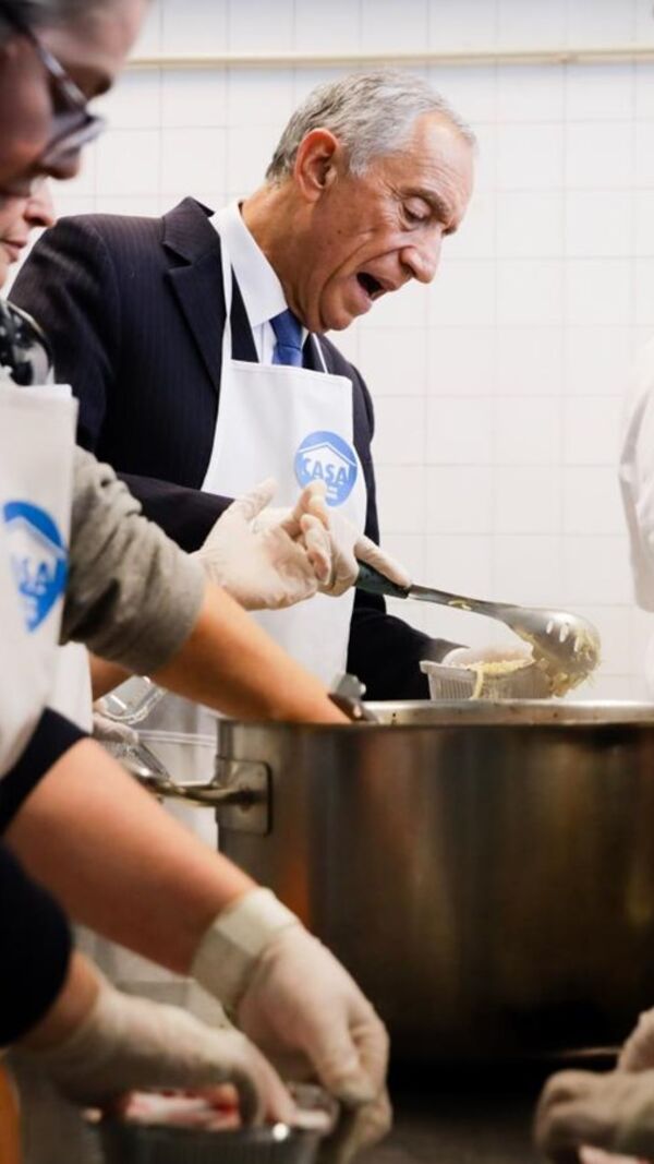 Marcelo passa noite de S. Marinho na rua com os sem-abrigo