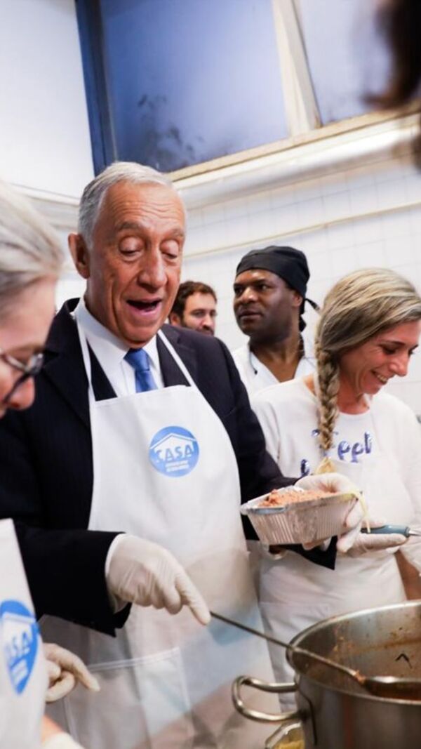 Marcelo passa noite de S. Marinho na rua com os sem-abrigo