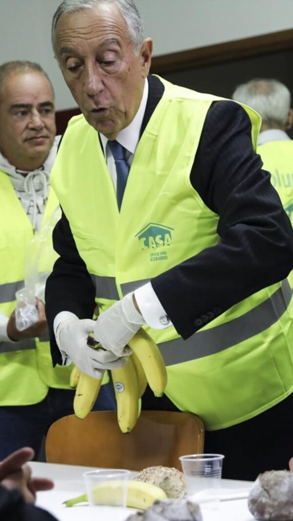 Marcelo passa noite de S. Marinho na rua com os sem-abrigo