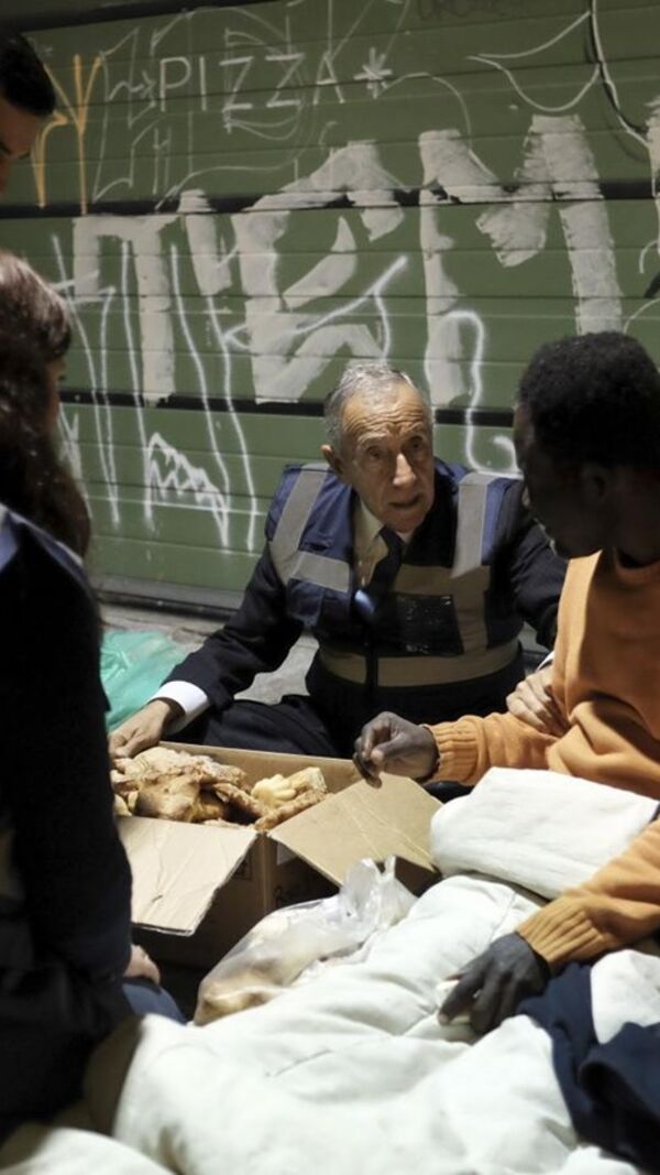 Marcelo passa noite de S. Marinho na rua com os sem-abrigo