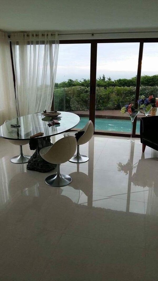 Cristina Caras Lindas casas 