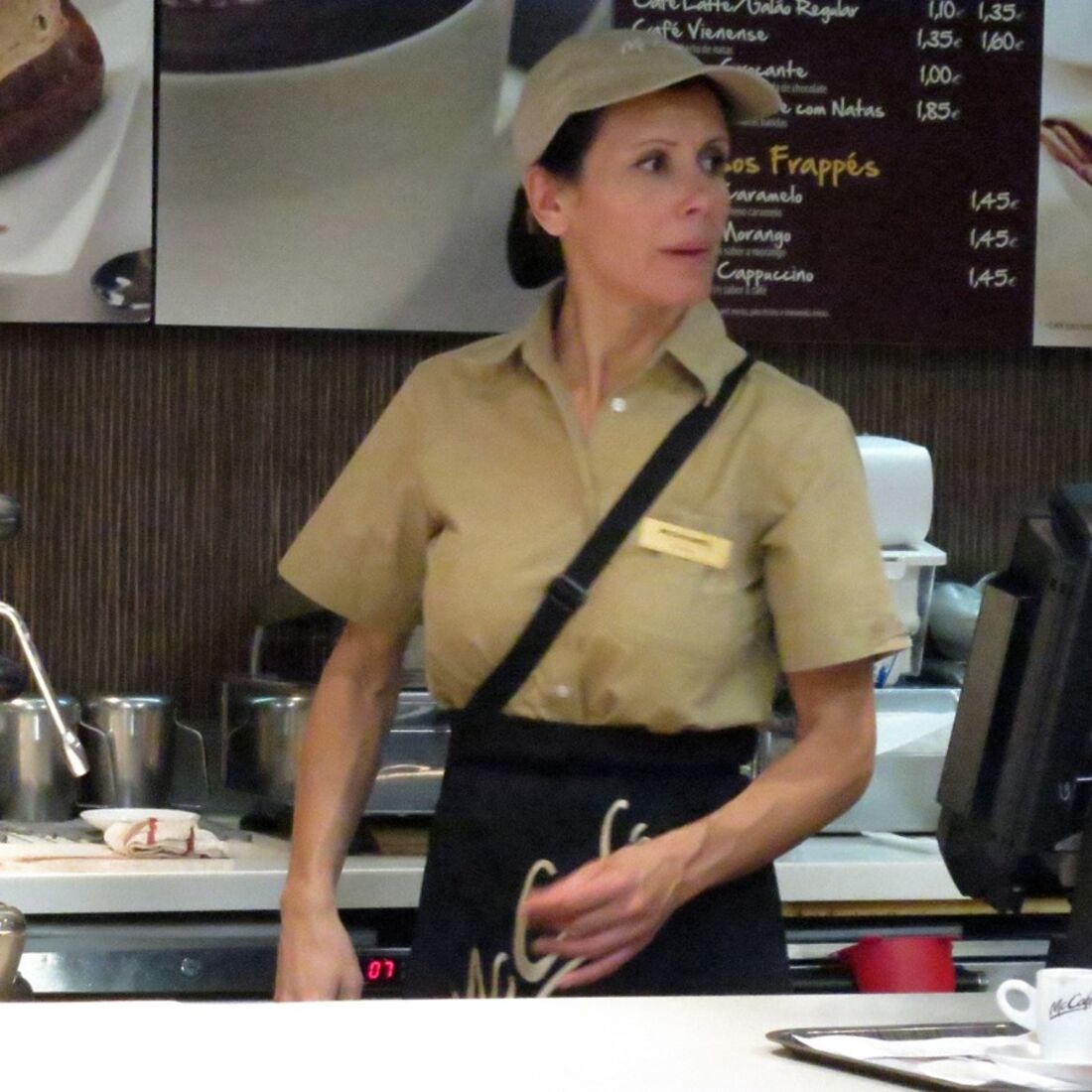 Dora, cantora, festival da canção, macdonalds