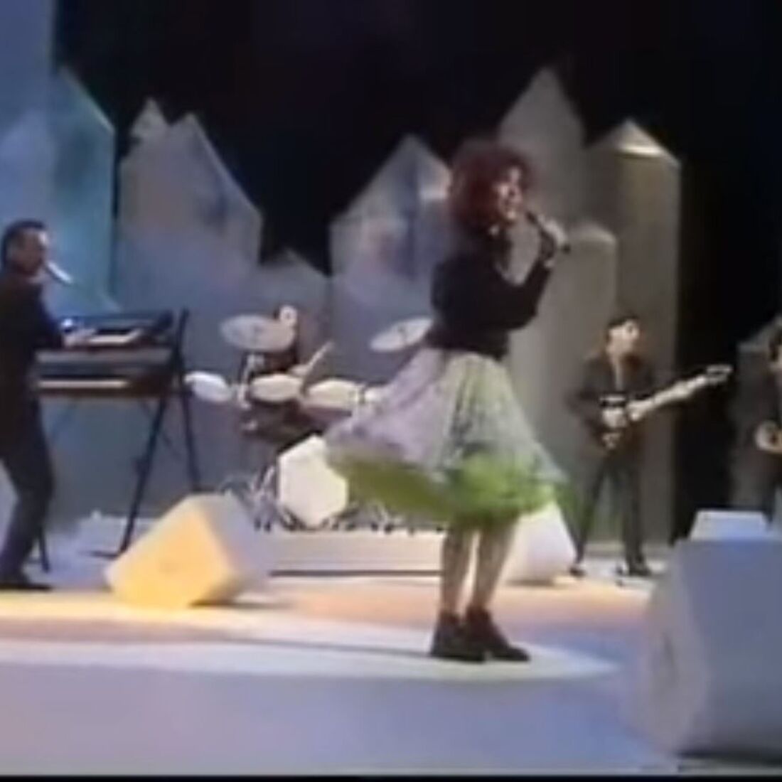 Dora, cantora, festival da canção, macdonalds