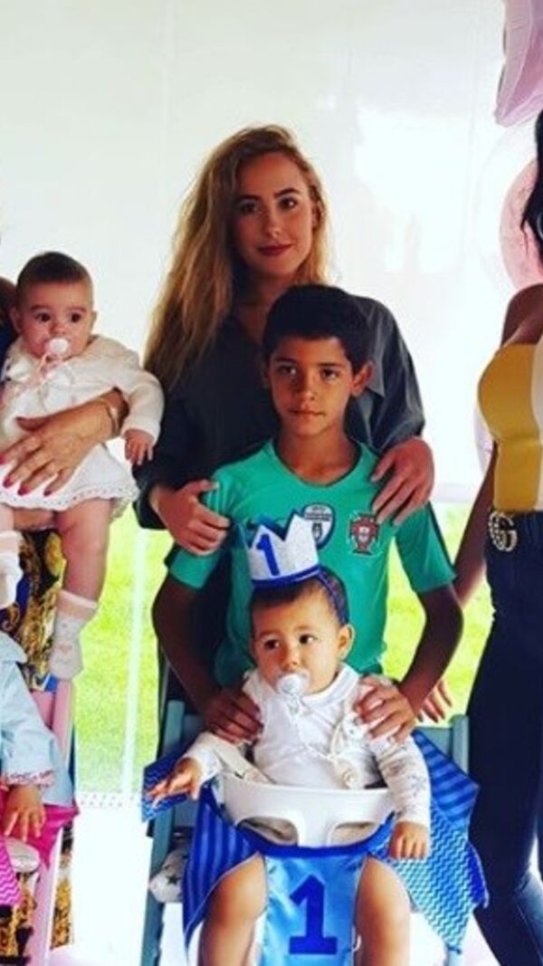 Dolores Aveiro, georgina rodriguez e gémeos