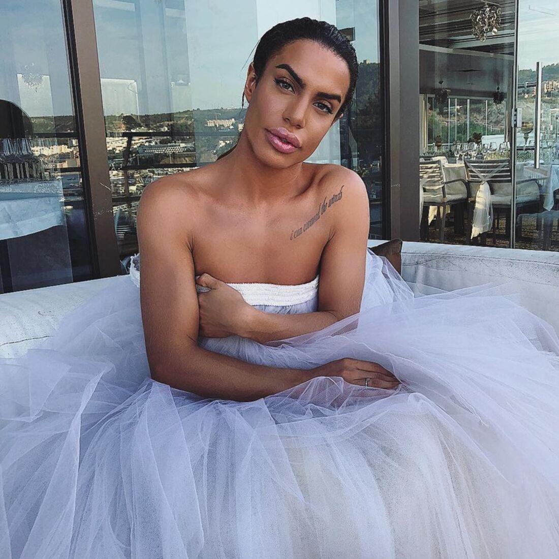Carlos Costa, excêntrico, casamento, vestido de noiva, festa