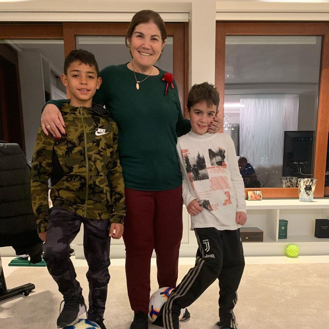 Dolores Aveiro com os netos