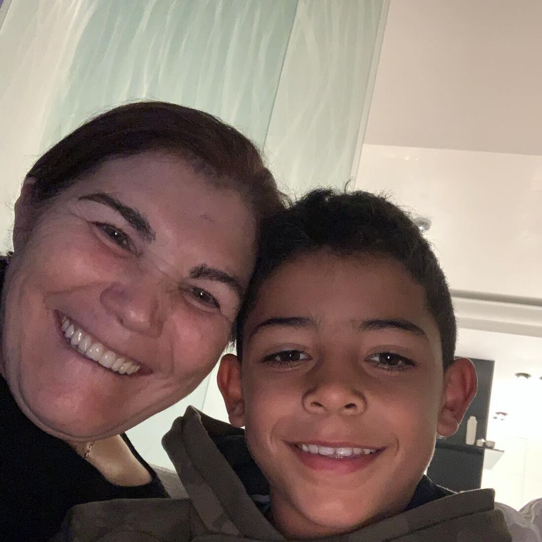 Dolores Aveiro, netos