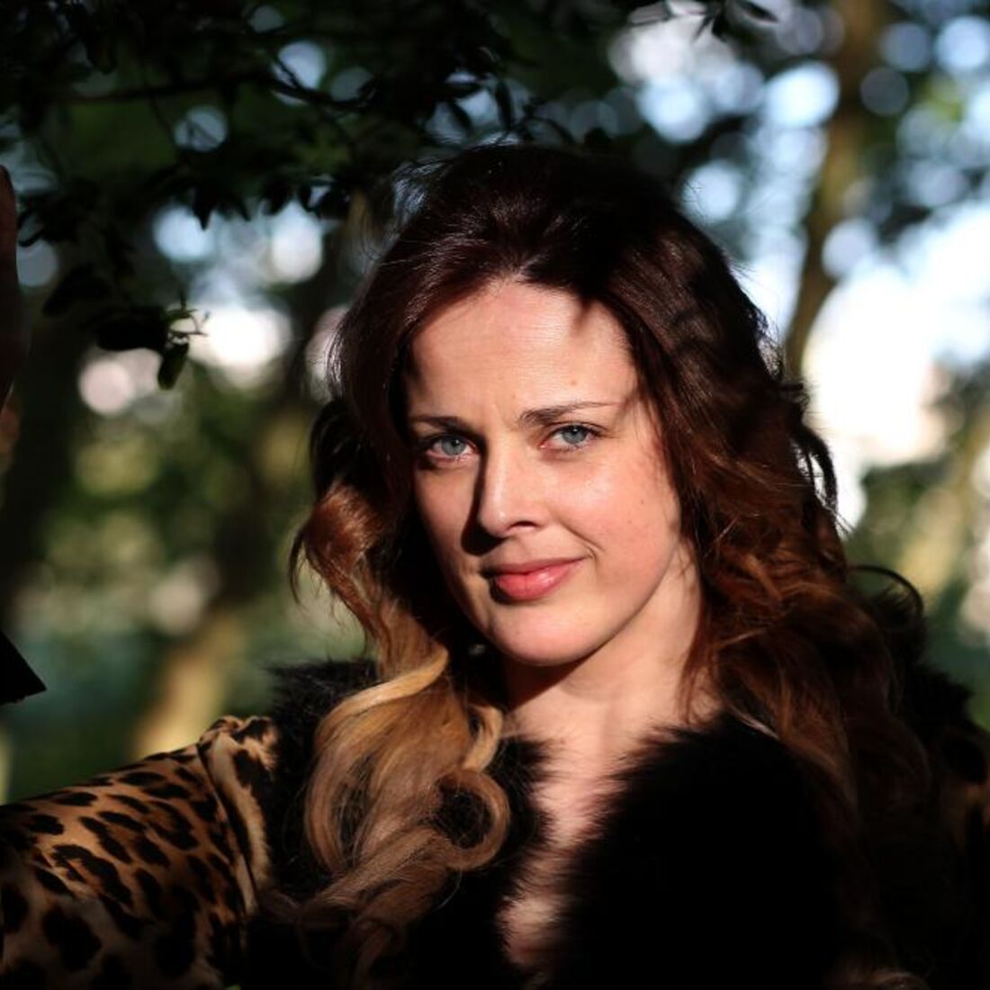 Cantora Micaela, polémica, penhoras, banca, negócio, venda de roupa, internet