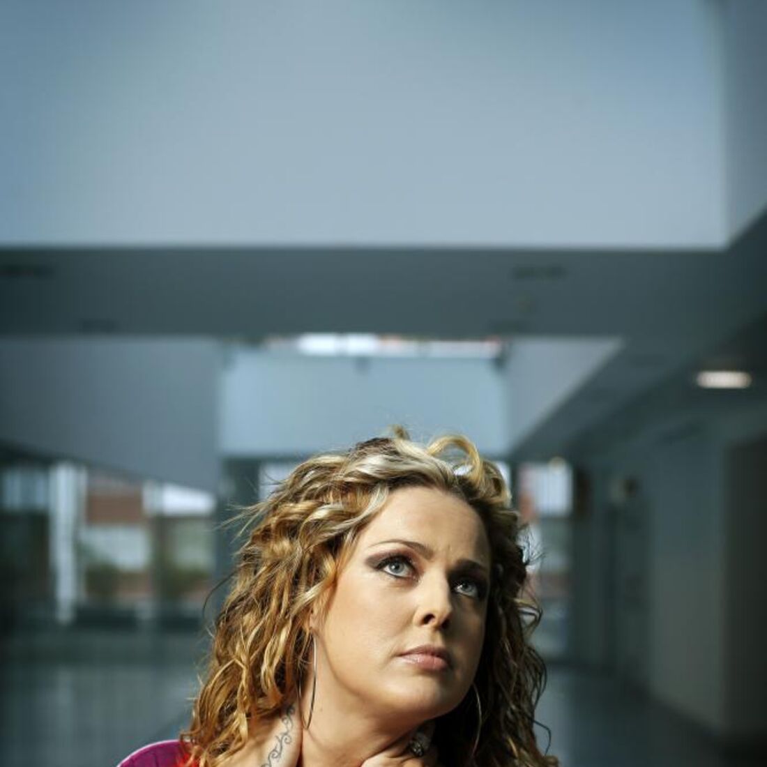 Cantora Micaela, polémica, penhoras, banca, negócio, venda de roupa, internet