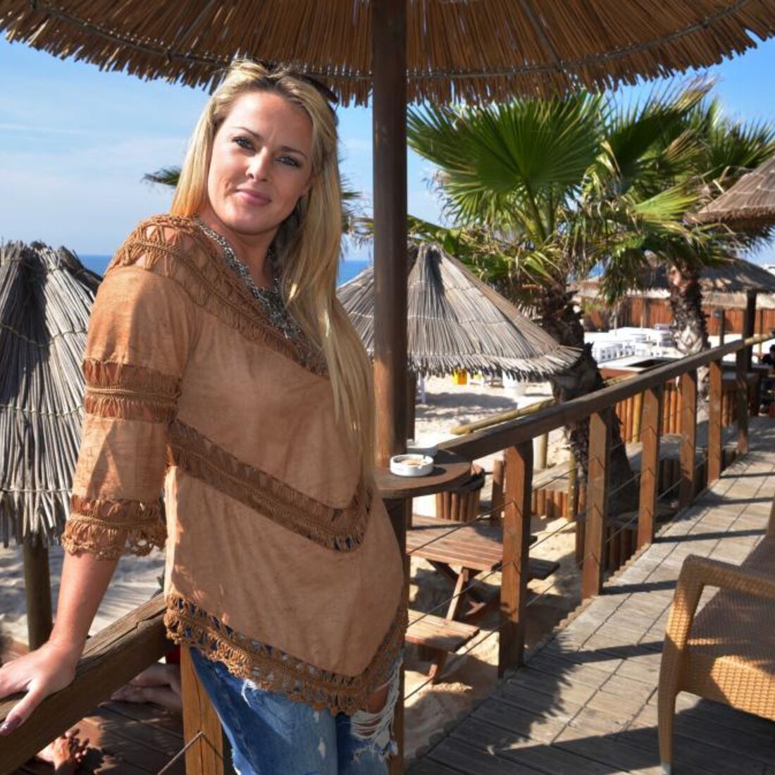 Cantora Micaela, polémica, penhoras, banca, negócio, venda de roupa, internet