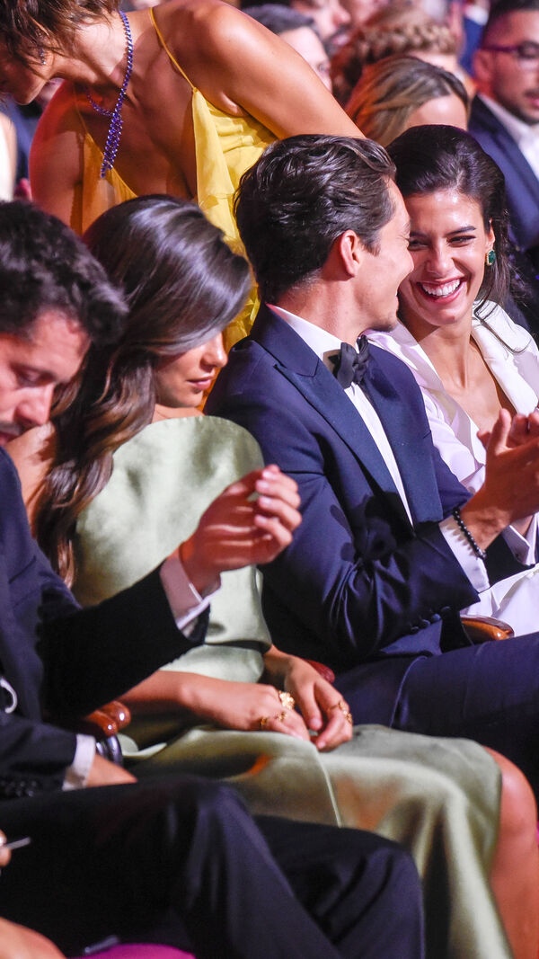 José Mata, Isabela Valadeiro