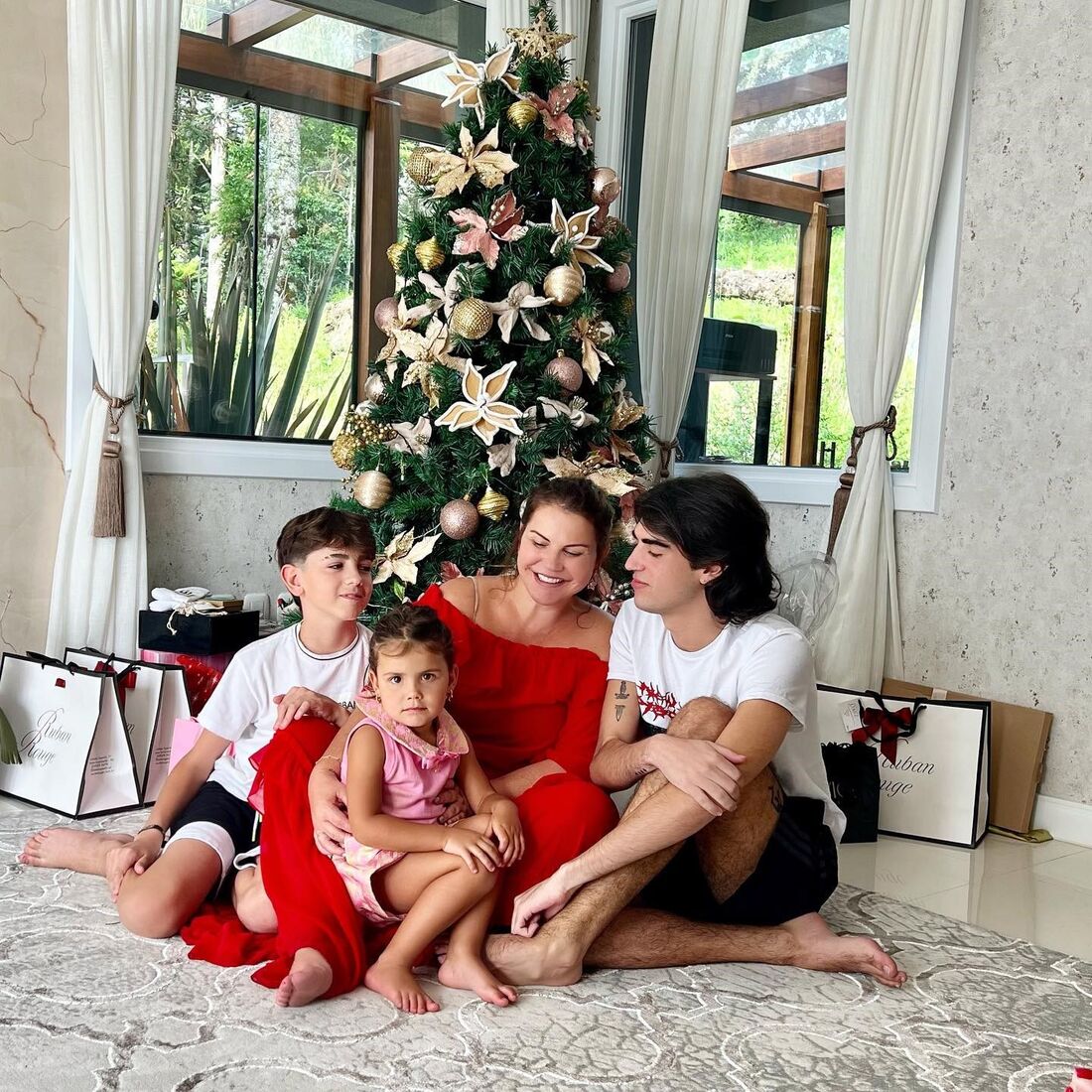 Kátia Aveiro, Elma Aveiro