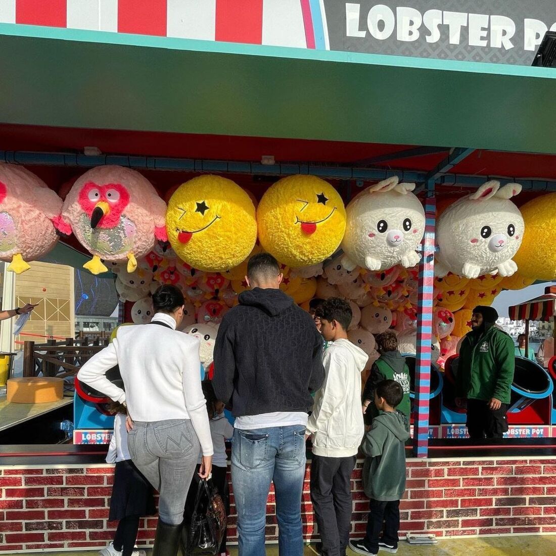 Cristiano Ronaldo, Georgina Rodríguez, Cristiano Jr, Mateo, Alana Martina, Eva, Riade, parque de diversões