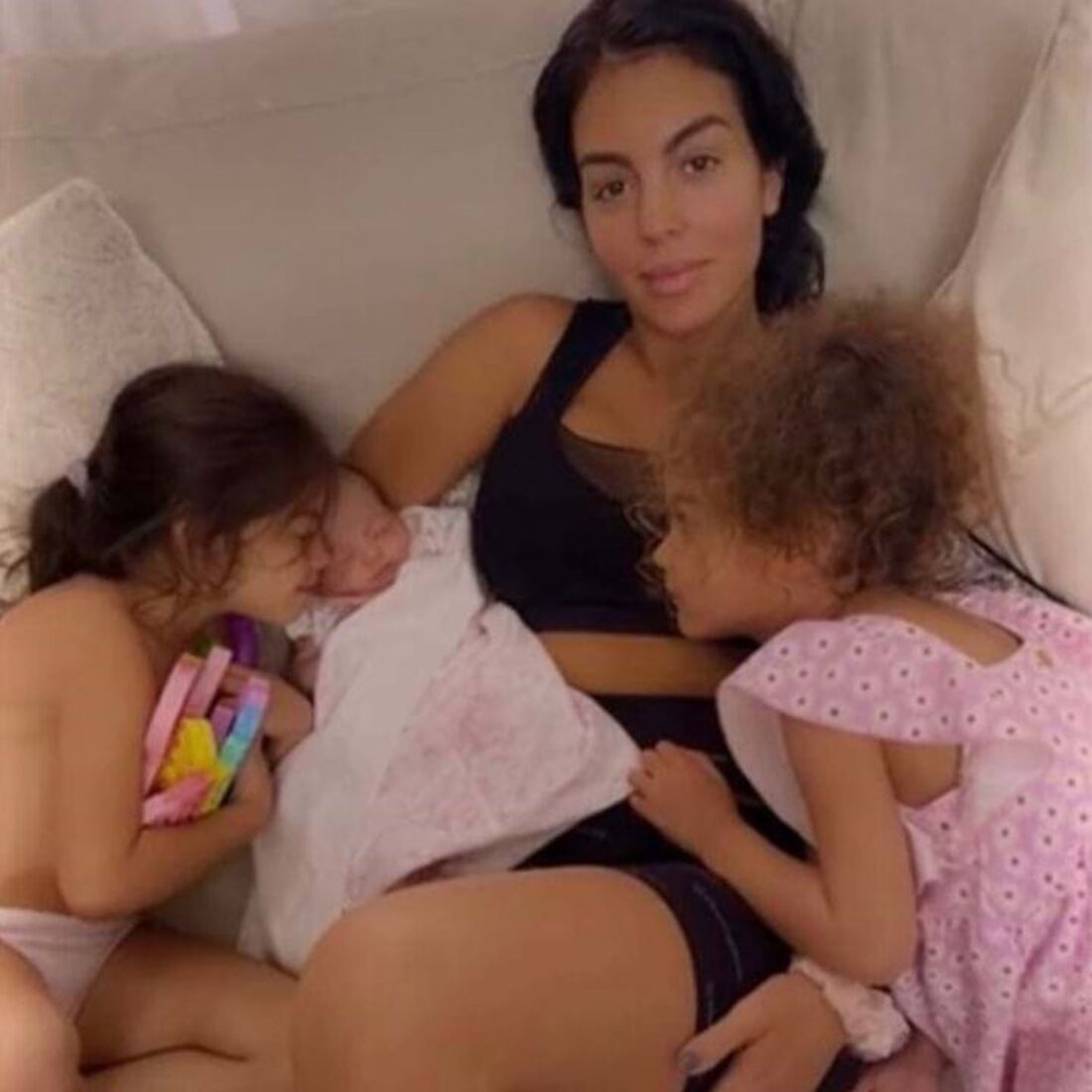 Georgina Rodríguez com os filhos