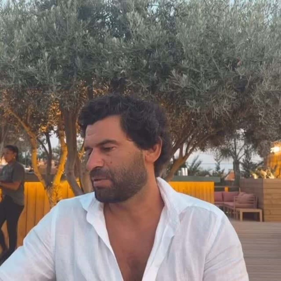 Férias de Isabel Figueira. Luís Santos