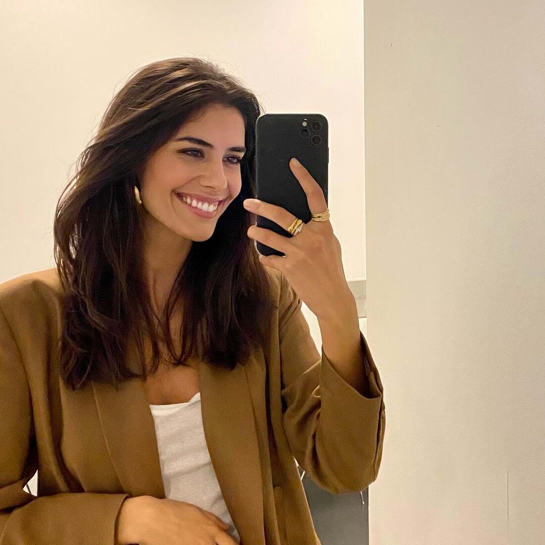 José Mata, Isabela Valadeiro