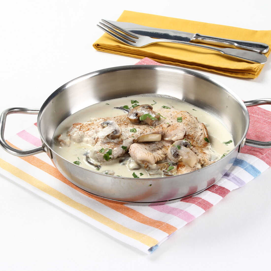 Bifinhos de peru com natas e cogumelos