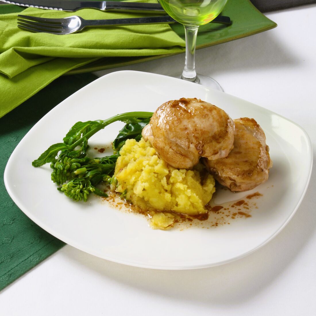 Medalhões de Frango com Puré e Grelos