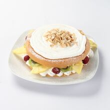 Pão-de-Ló com Fruta e Chantili