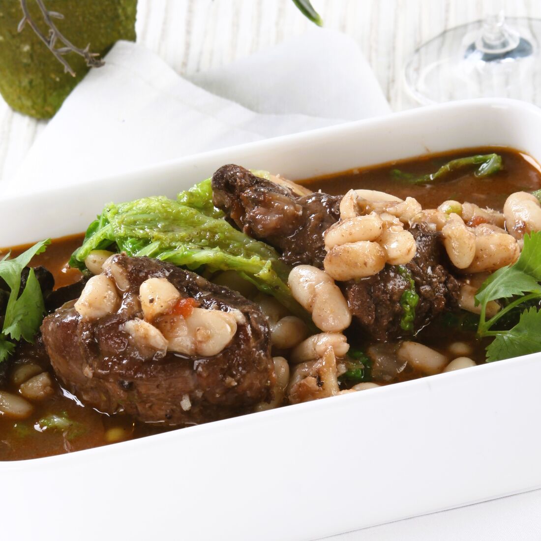 Lebre com feilão branco