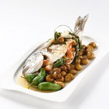 dourada com frutos do mar e castanhas