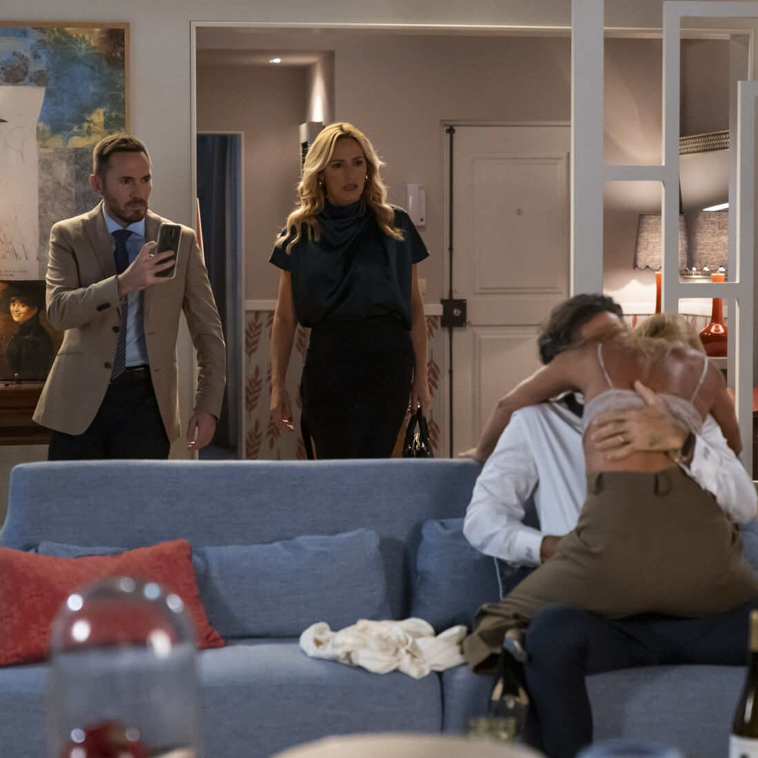 Cacau: Júlia e Jaime apanham Salomão e Lalá a trair