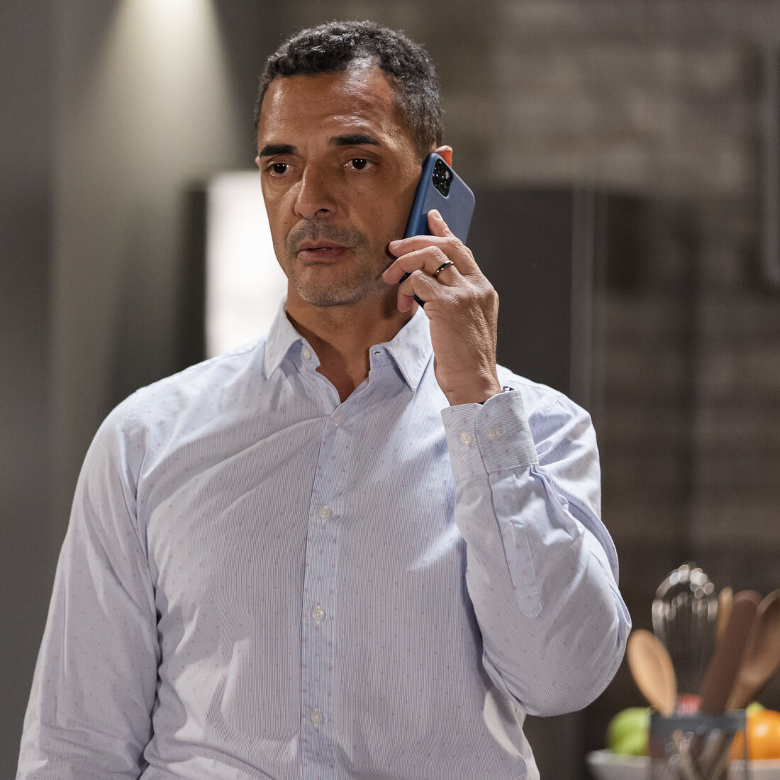 Senhora do Mar: Joana em pânico ao ser descoberta por Paula