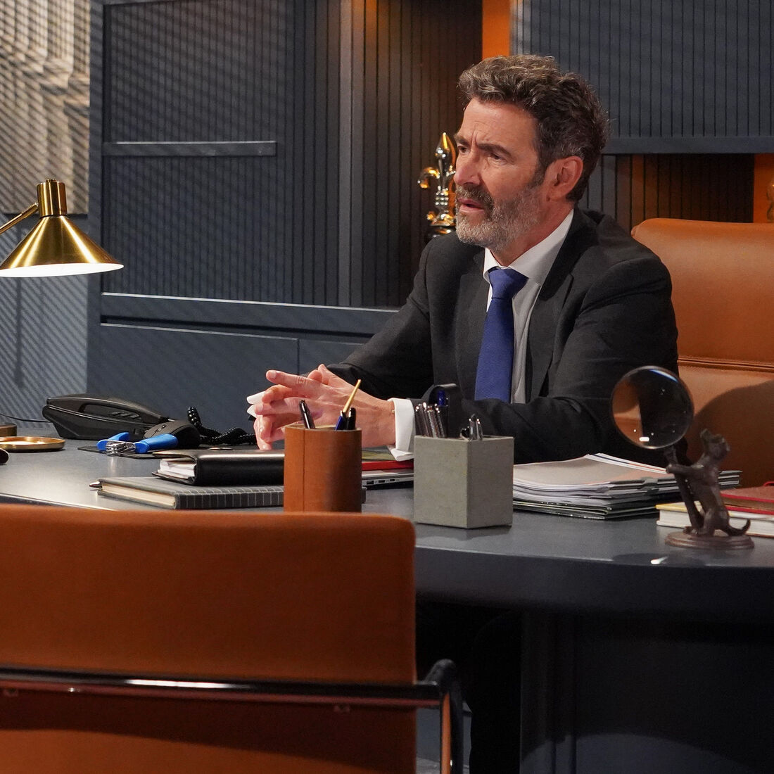 Senhora do Mar: Manuel conta a Alberto que Ricardo está envolvido em tráfico de droga