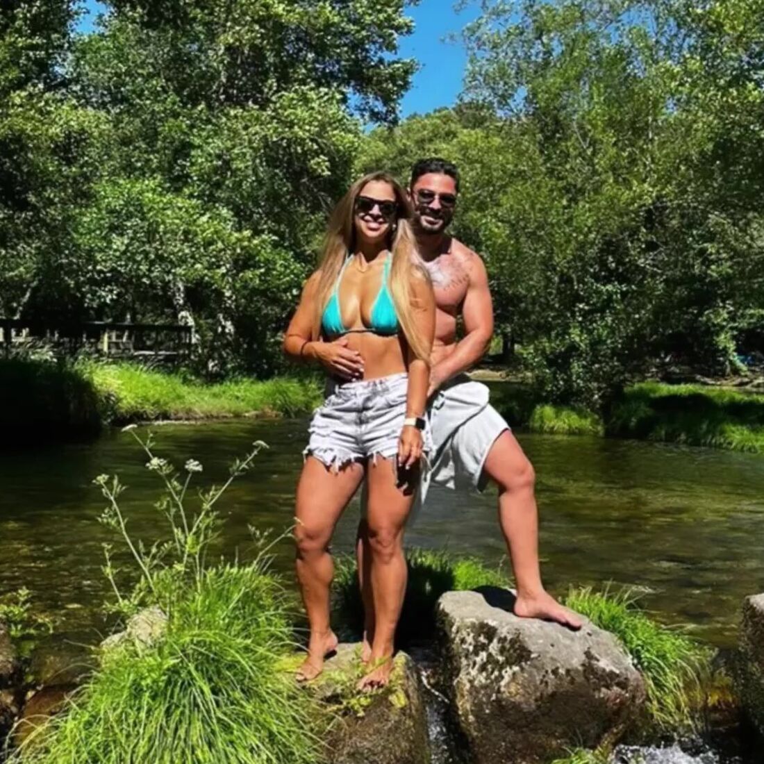 Leandro, Carolina Carvalho