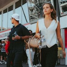“Ele está a beijá-la no pescoço”: Magui Corceiro é apanhada com Lando Norris nos bastidores  