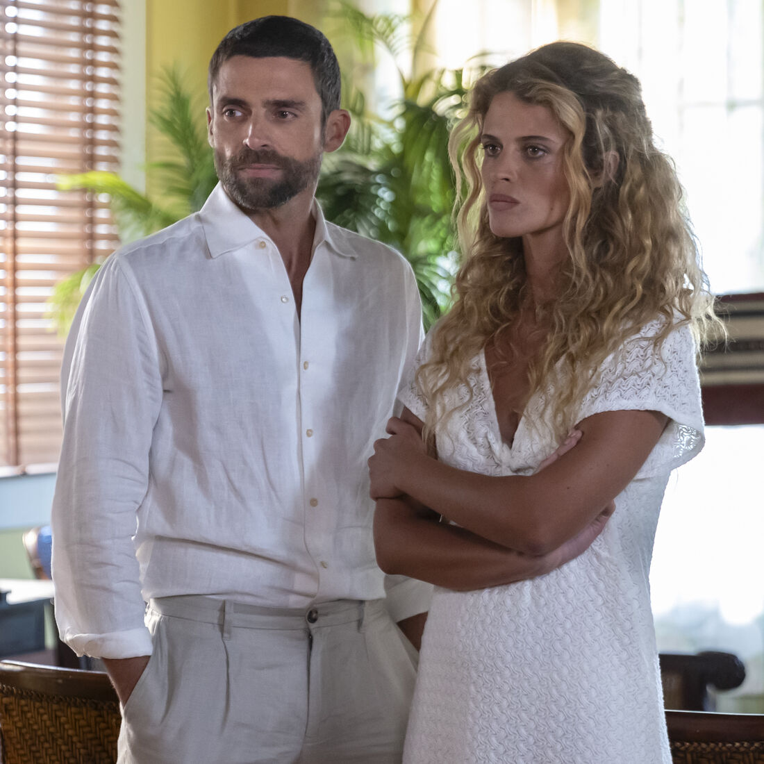 Cacau: Cacau anucia casamento com Marco