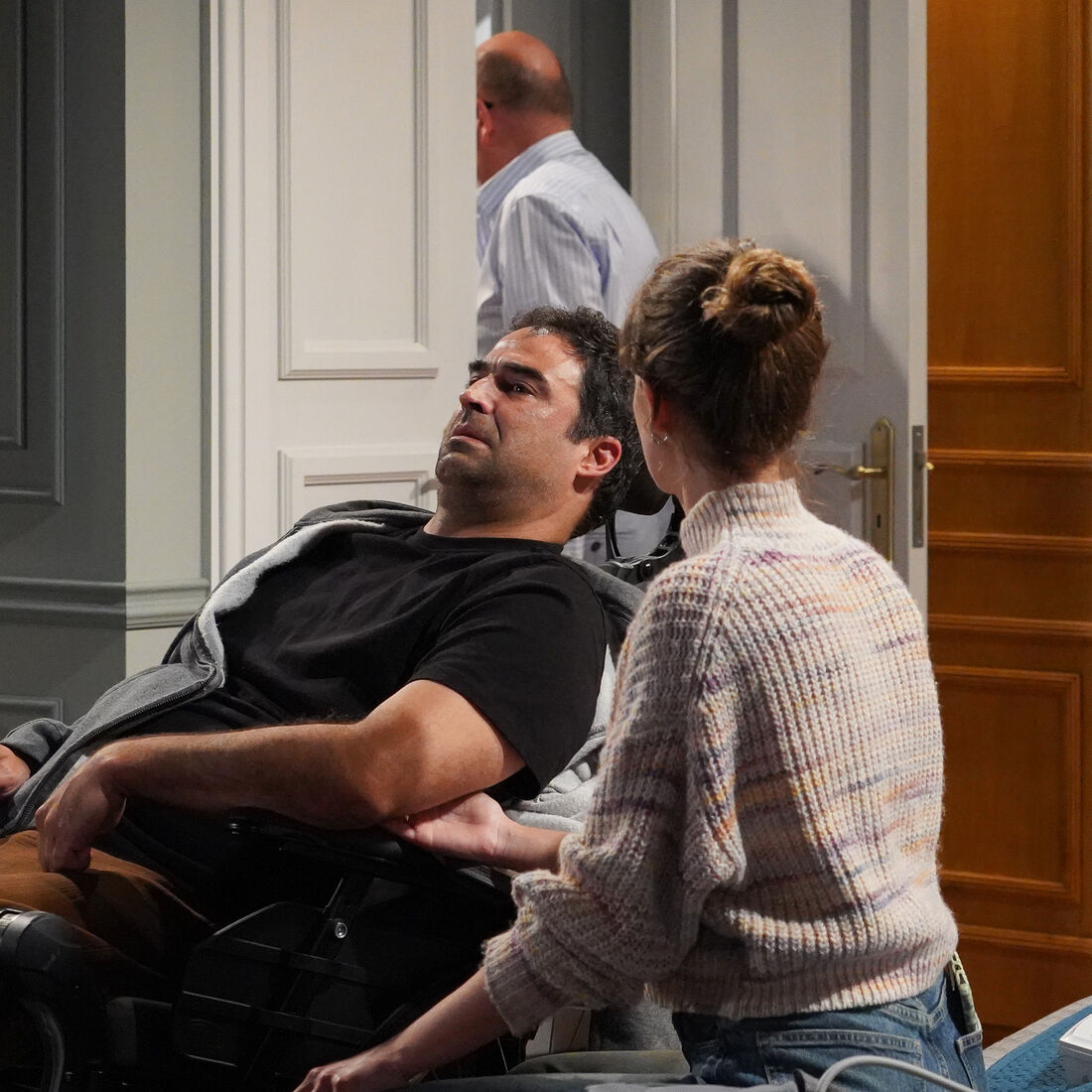 A Promessa: Laura apanha Helena a agredir Miguel