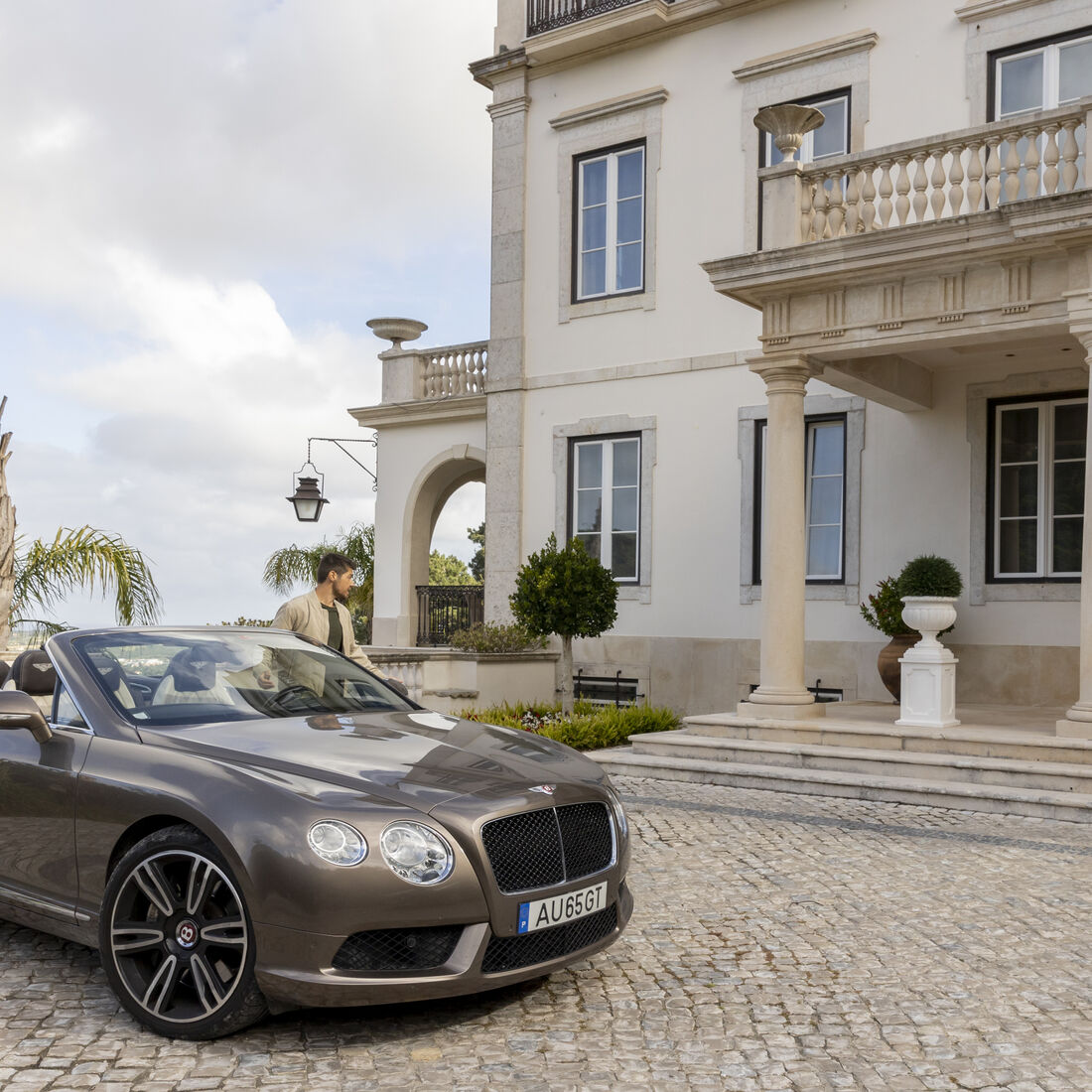 A Promessa: Tomás beija Laura