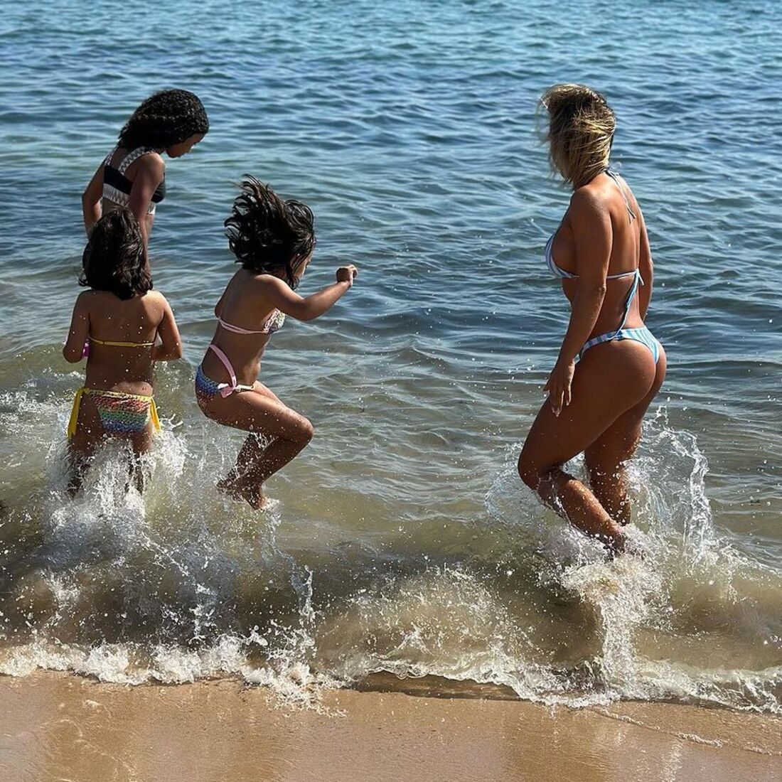 Luciana Abreu e filhas