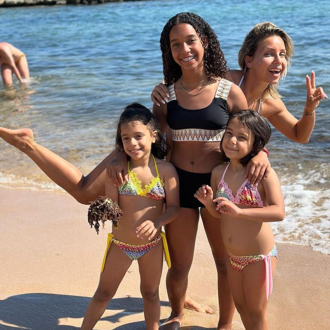 Luciana Abreu e filhas