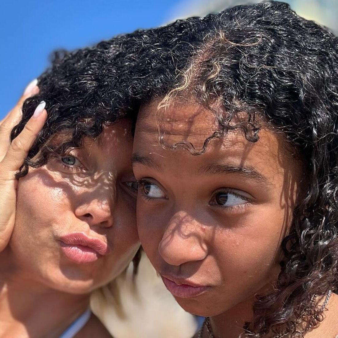 Luciana Abreu e filhas