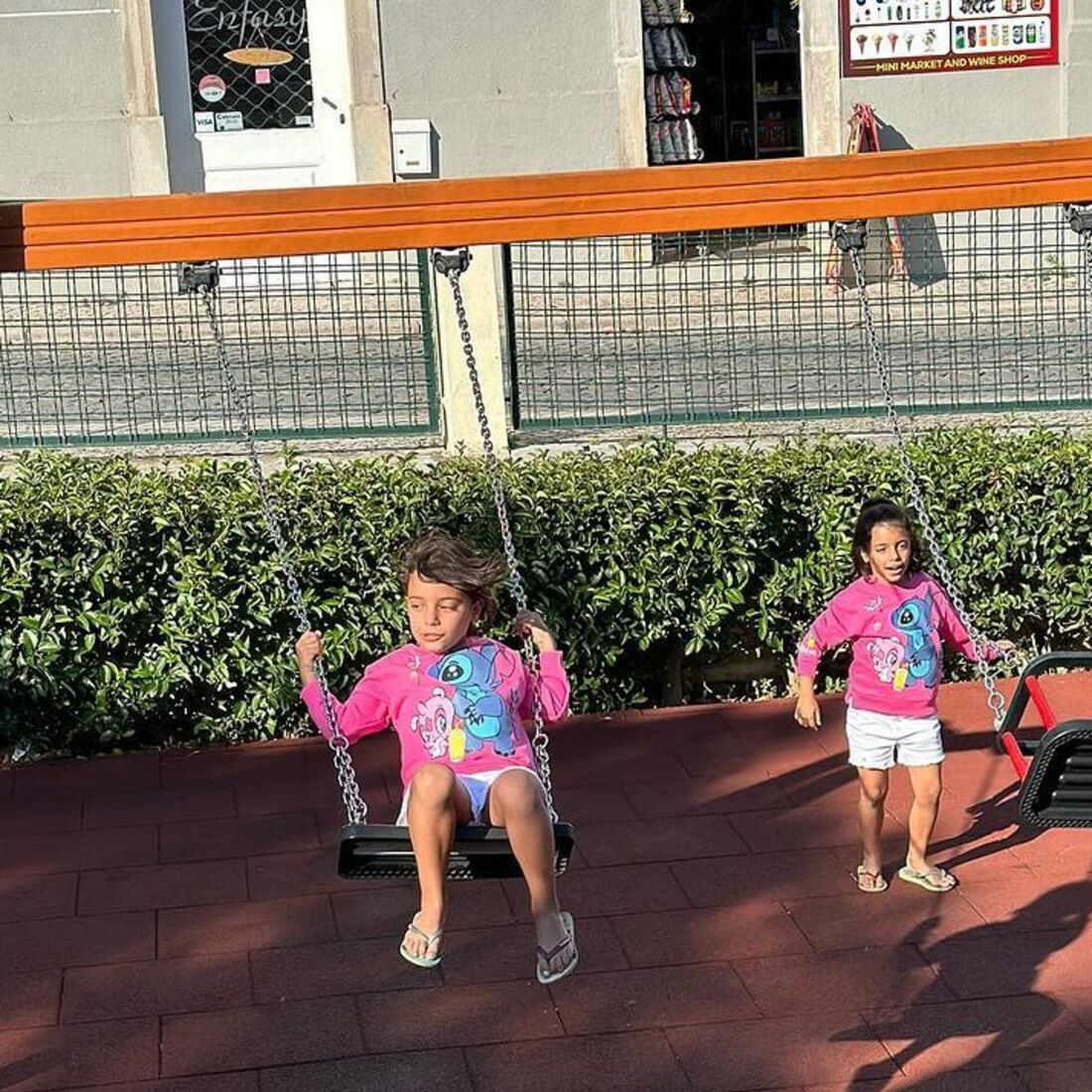 Luciana Abreu e filhas