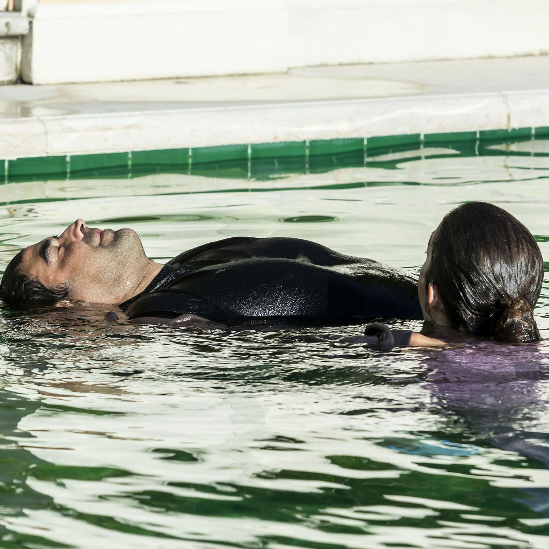 A Promessa. Miguel afoga-se e é salvo por Laura