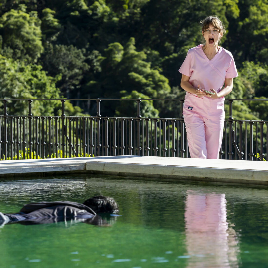 A Promessa. Miguel afoga-se e é salvo por Laura