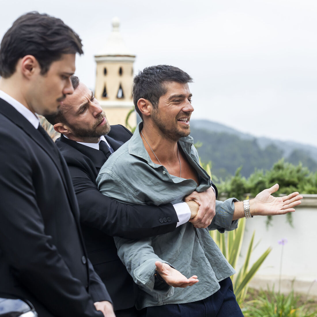 A Promessa:  António manda Tomáspara uma clínica de desintoxicação