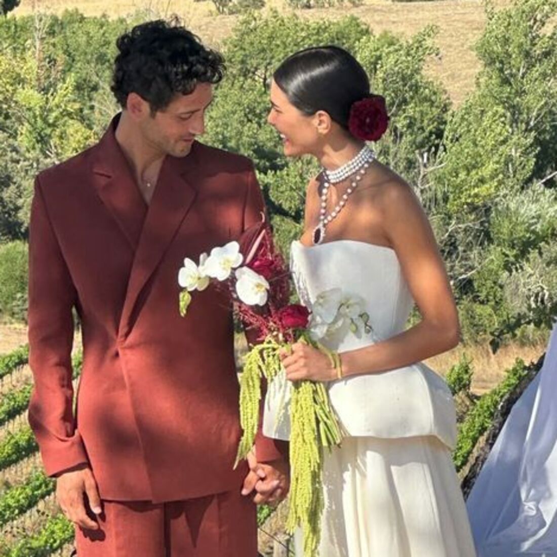 Isabela Valadeiro, Carlos Ferra